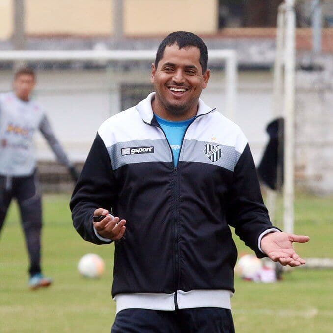 Treinador Leston Júnior se demite do Botafogo-PB