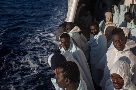 Itália nega autorização para navio com 629 migrantes atracar