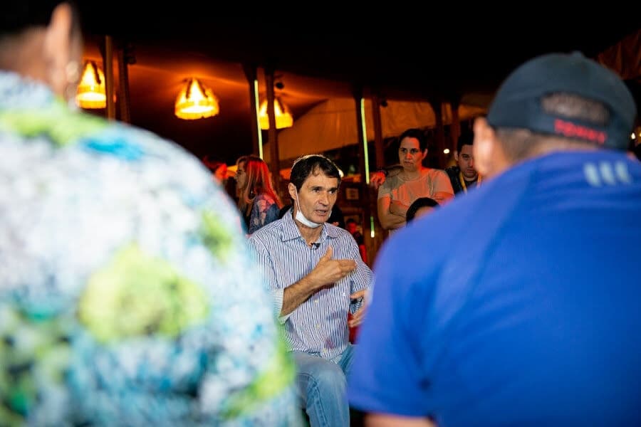 Prefeitura de CG recolhe documentação de barraqueiros para formalização de apoio financeiro