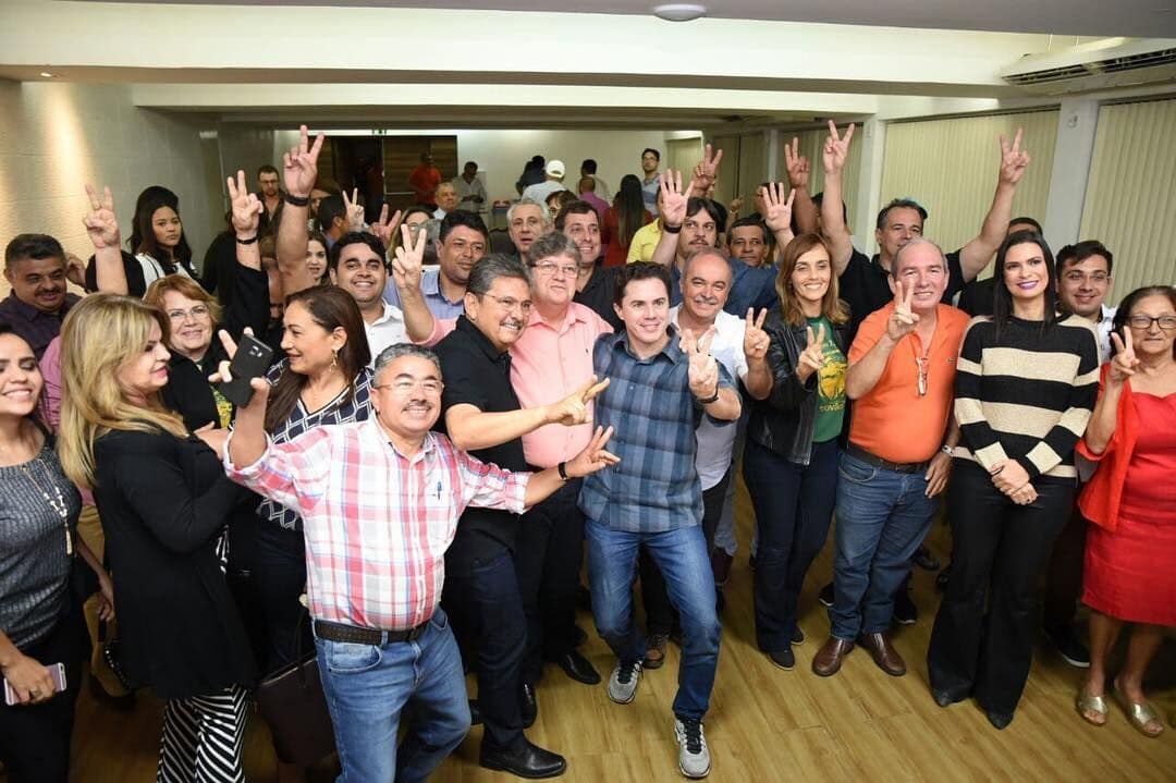 João Azevedo e Veneziano apontam obras de gestões do PSB em CG e criticam oposição