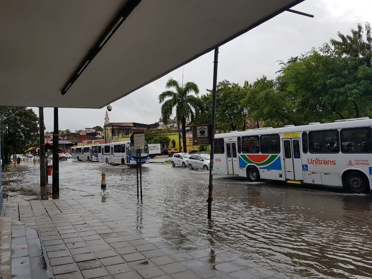 João Pessoa tem pontos de alagamento com chuvas desta quinta-feira
