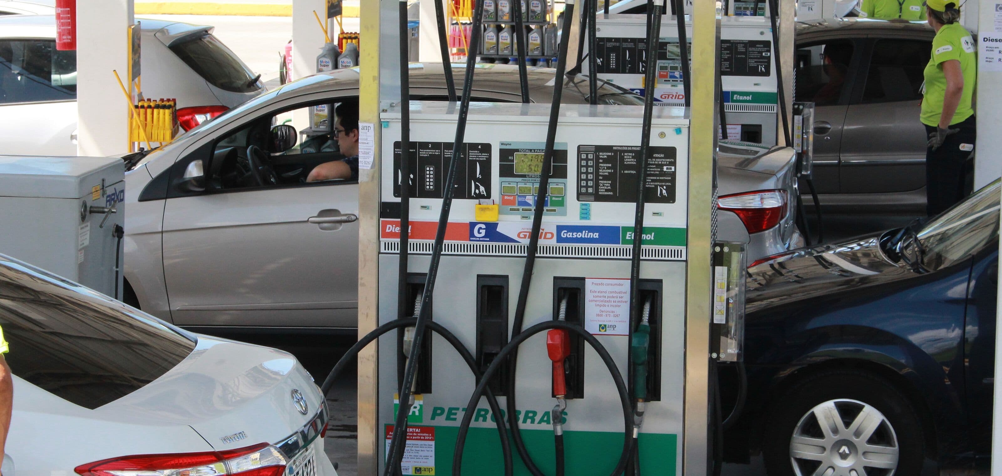 Gasolina em JP chega a R$ 4,49; veja onde encontrar o menor preço