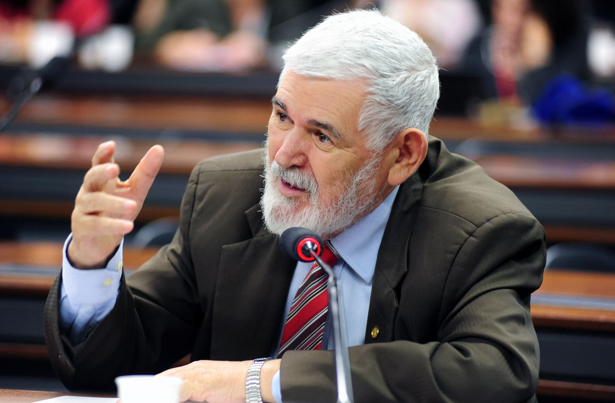 Luiz Couto critica políticos que escondem recebimento de verba federal para realização de obras