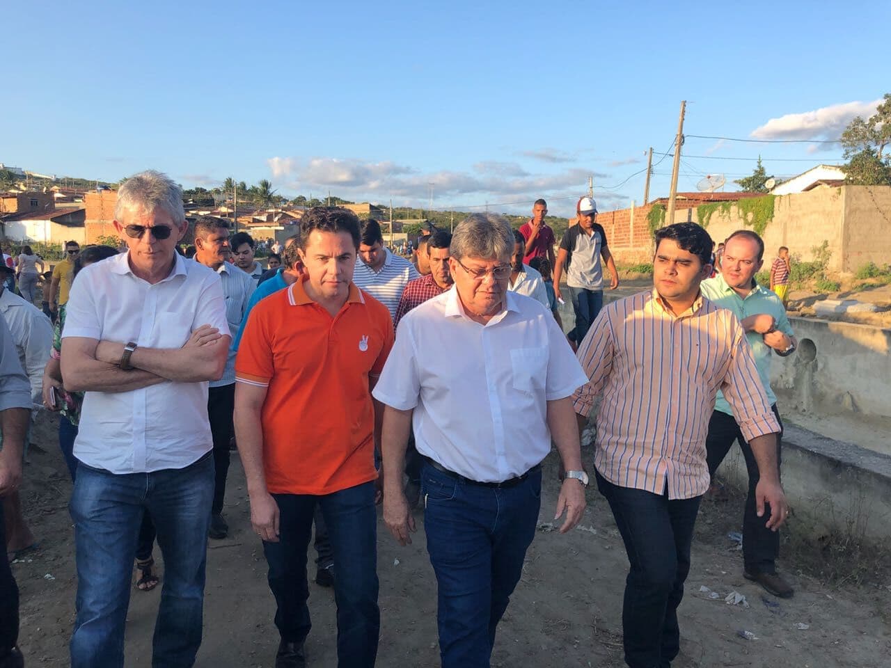 Anderson Maia acompanha Ricardo em visita a obras de urbanização no Mutirão do Serrotão, em CG