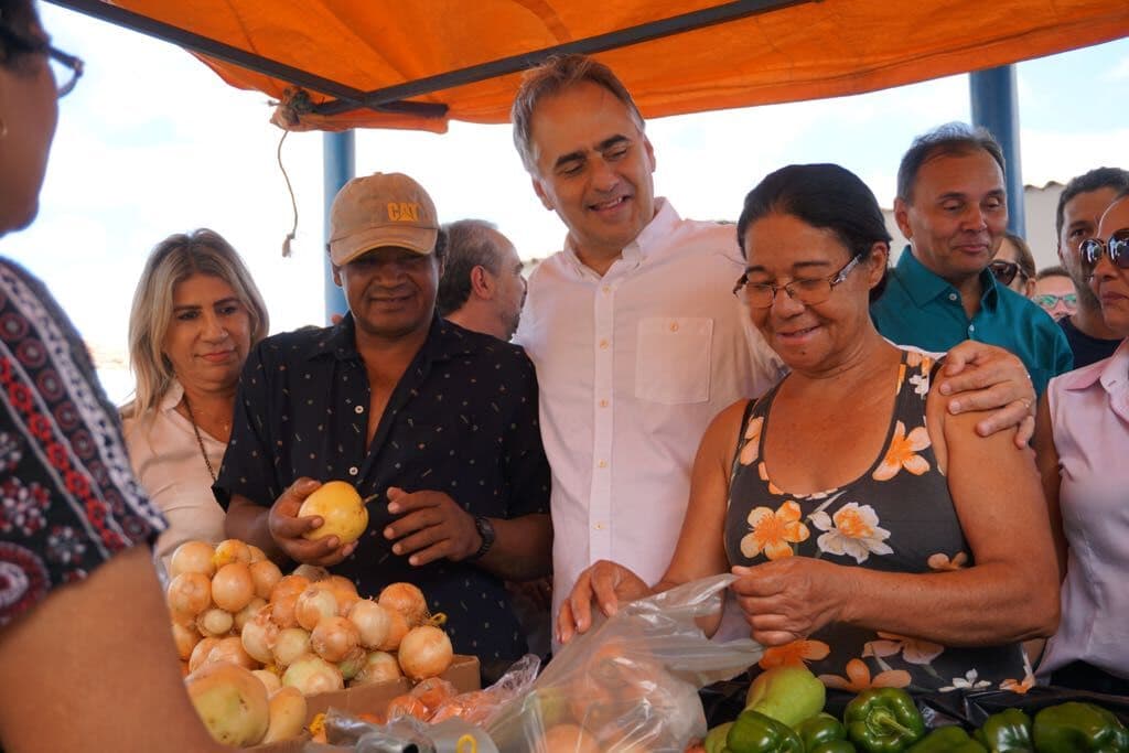 Lucélio Cartaxo visita feira pública de Taperoá no dia do agricultor