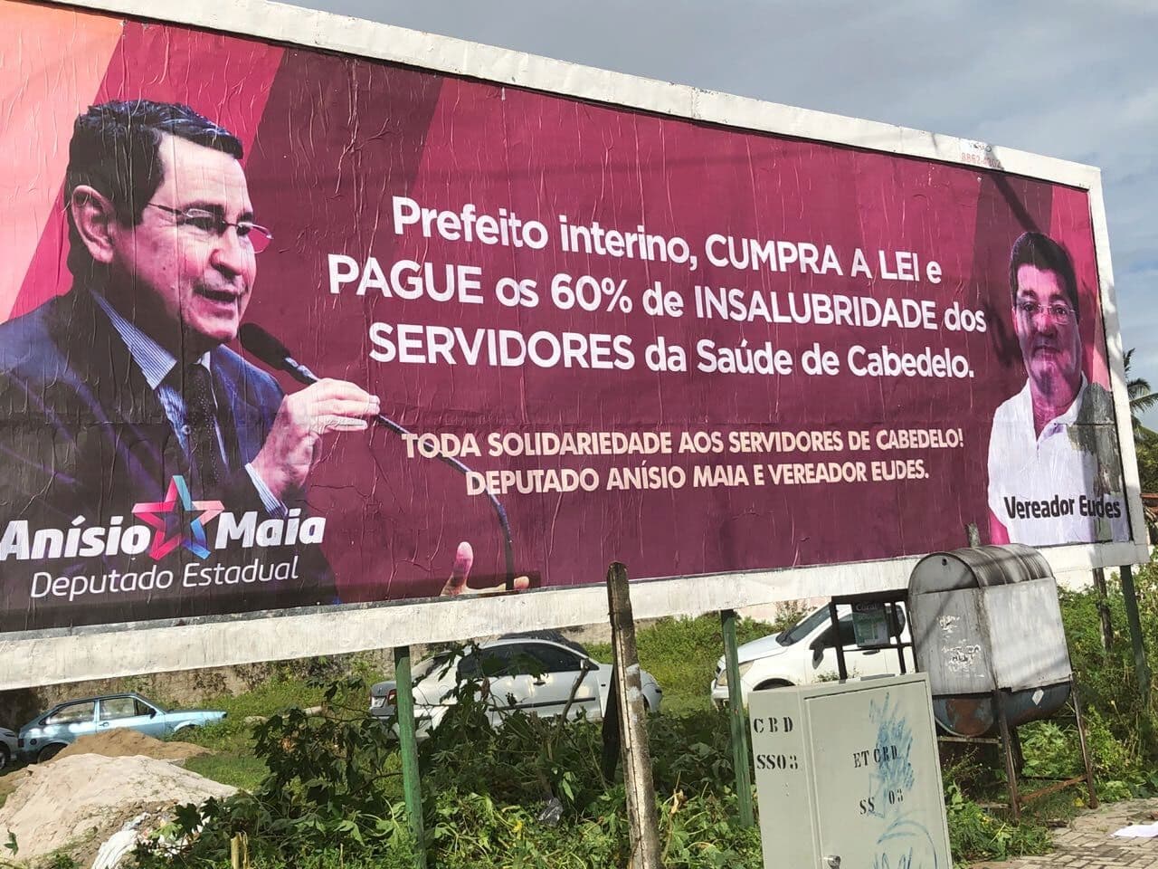 Justiça Eleitoral manda Anísio Maia e vereador Eudes retirarem outdoors irregulares em Cabedelo