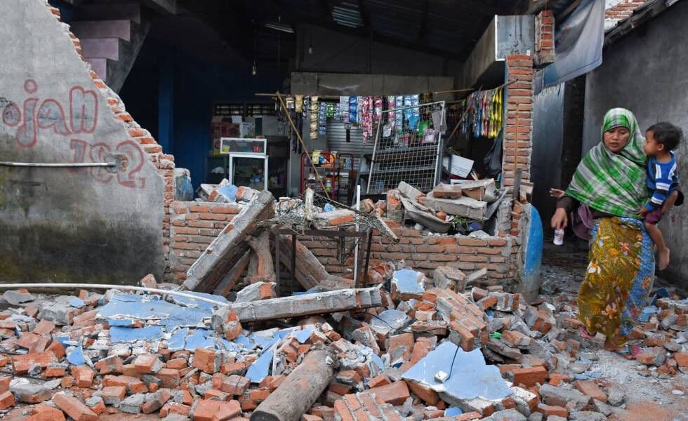 Sobe para 321 o número de mortos por terremoto na ilha de Lombok, na Indonésia