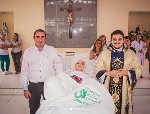 Jovem internada com câncer se casa em hospital de João Pessoa