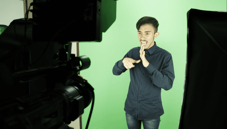 Juíza proíbe veiculação de propaganda de candidato a prefeito de Campina Grande por falta de intérprete de libras