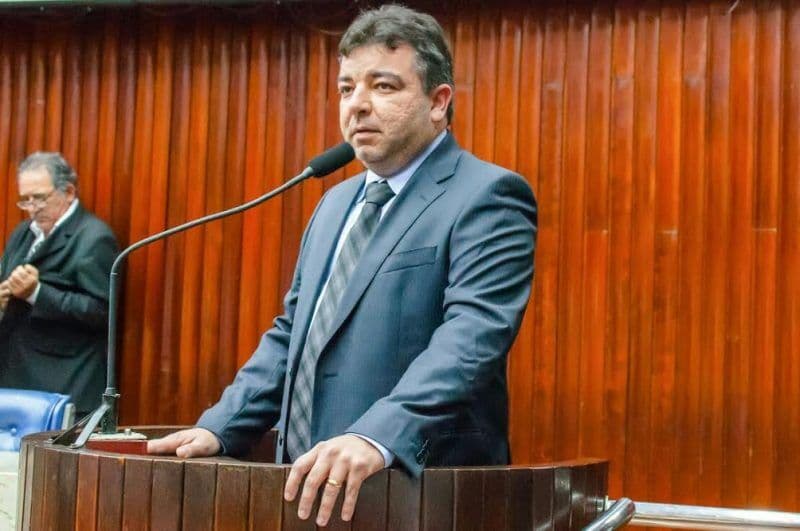 Artur diz que deputado já tem "grande salário" e verba para pagar locação de carro