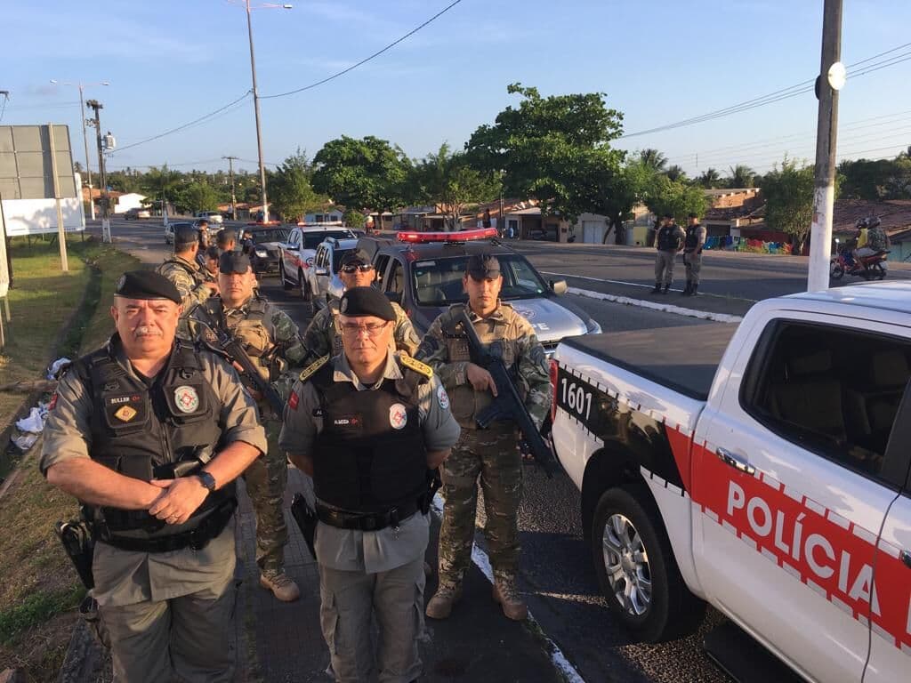 Comboio da Polícia Militar reforça segurança na noite deste sábado na Paraíba