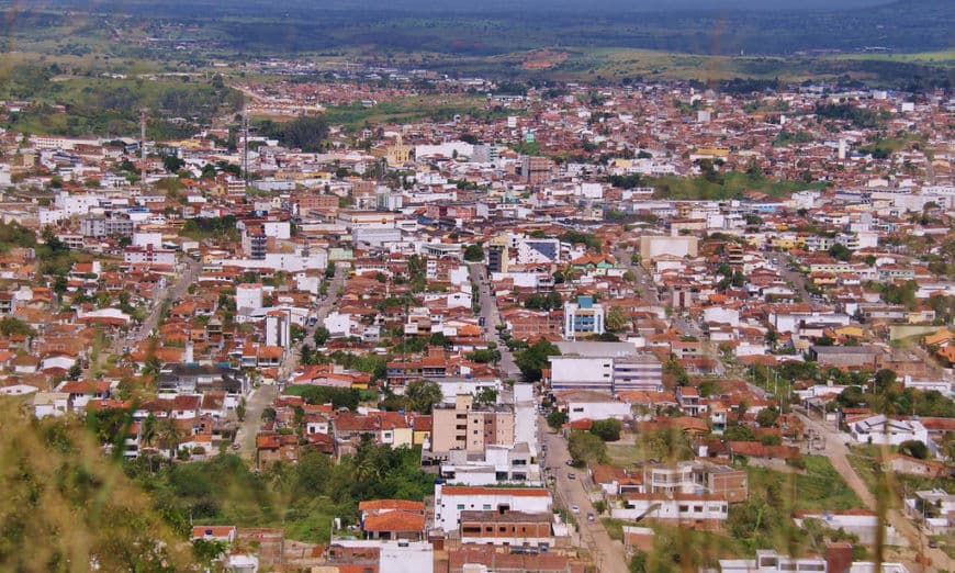 Jovem é preso suspeito de estuprar menina de 12 anos, em casa abandonada