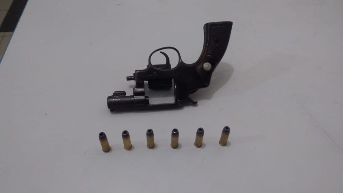 Polícia Civil cumpre mandados de busca e apreensão em residências e prende duas pessoas