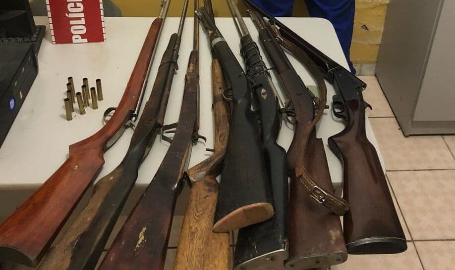 Polícia Militar apreende quinze espingardas e munições na Paraíba