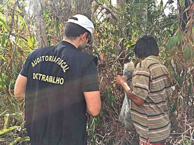 Índios protestam no Planalto contra possível retrocesso em demarcação de terras