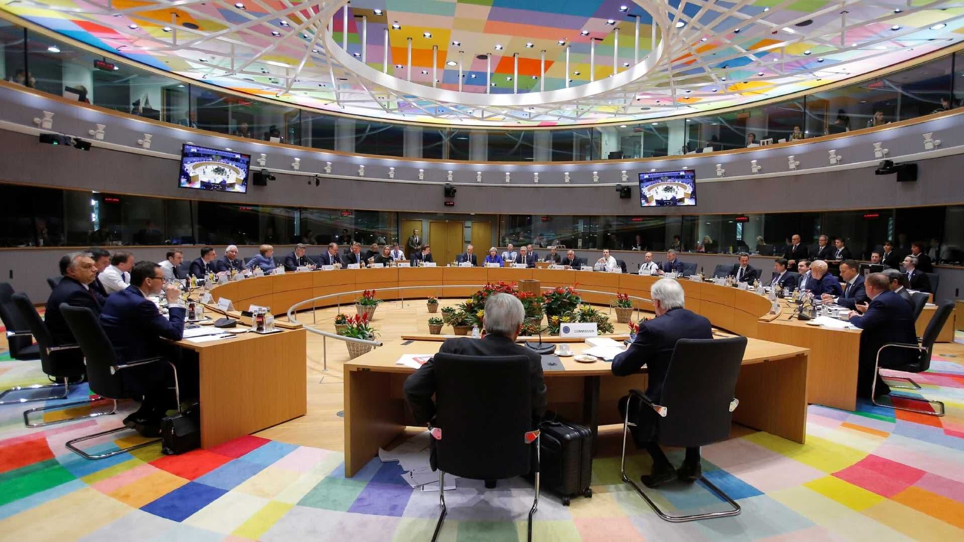 Líderes da União Europeia aprovam acordo do 'Brexit'