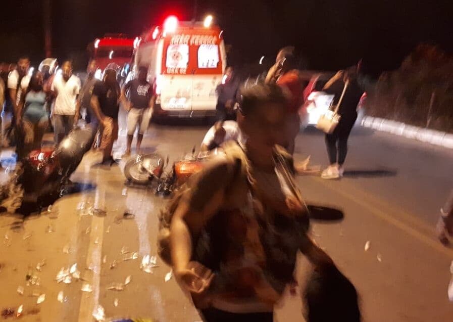 Garçom morre e casal fica ferido após motos colidirem de frente na PB-008