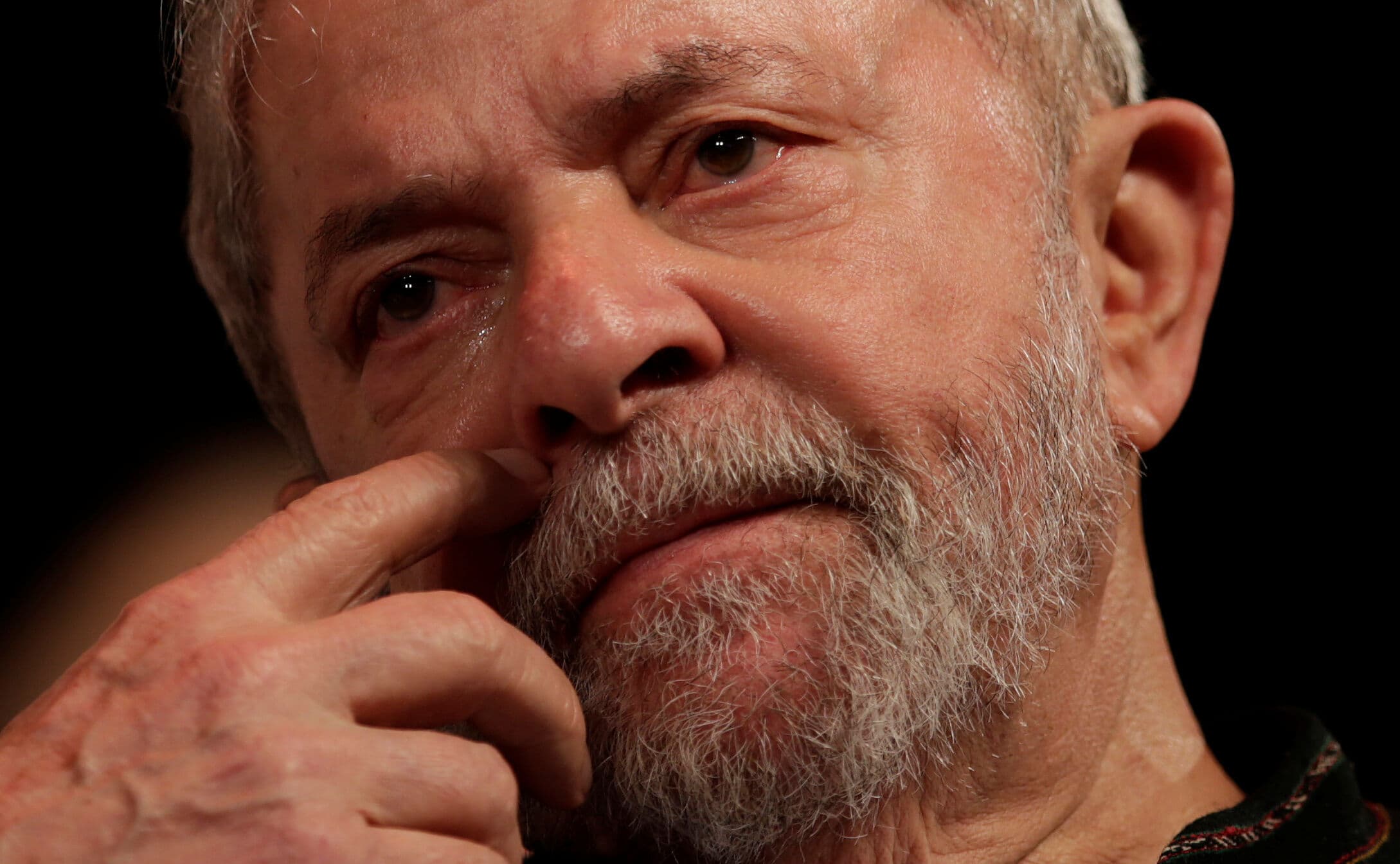 Após decisão do STF, defesa de Lula pede à Justiça que solte o ex-presidente