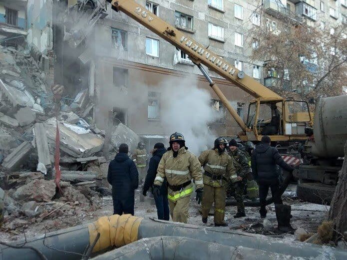 Prédio desaba e deixa pelo menos três mortos e dezenas de feridos na Rússia