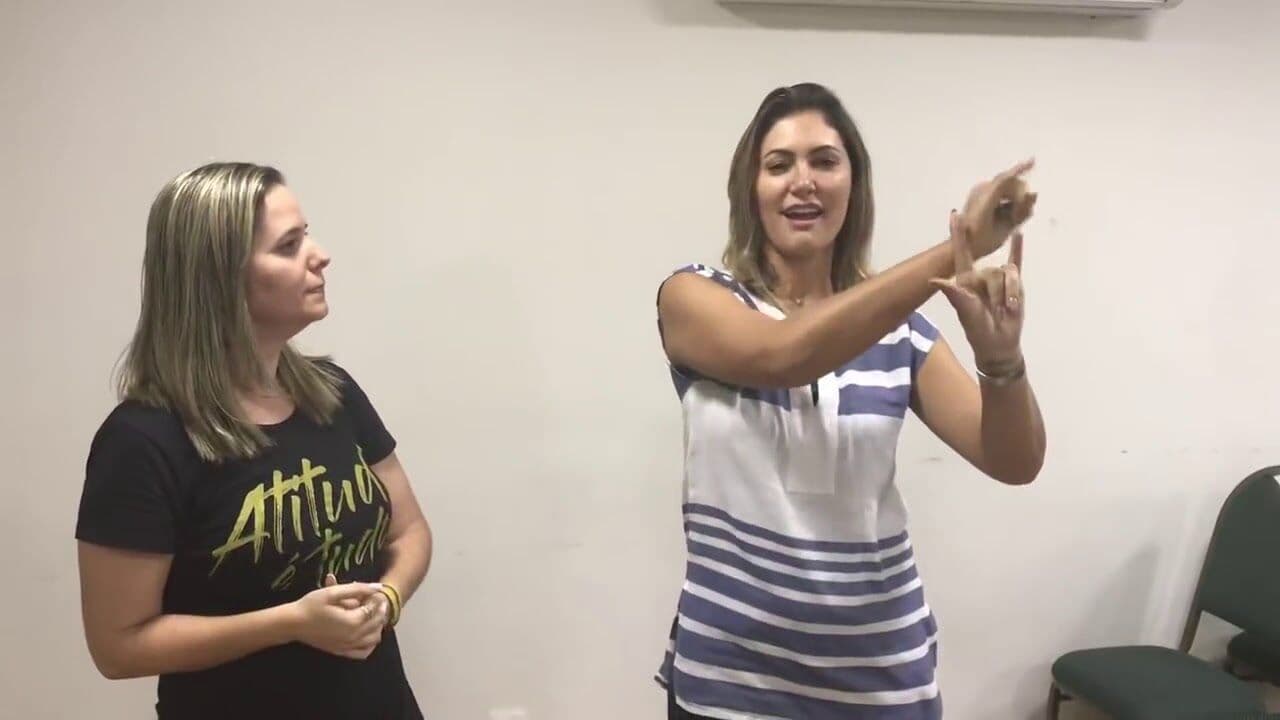 Tradutores de libras acompanharão Bolsonaro em discurso no Planalto