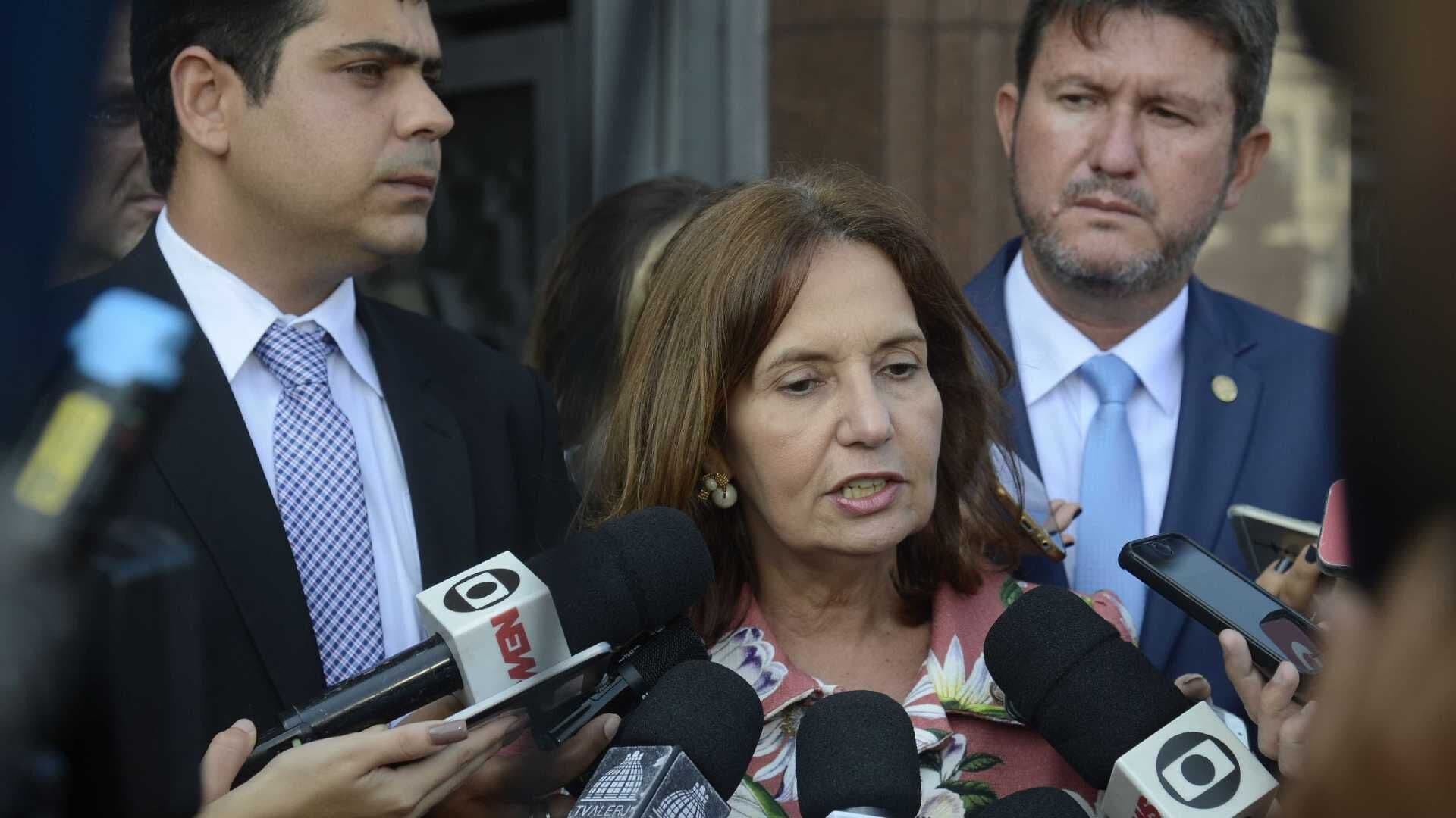 Deputada é alvo de atentado de milícias e motorista é baleado no Rio de Janeiro