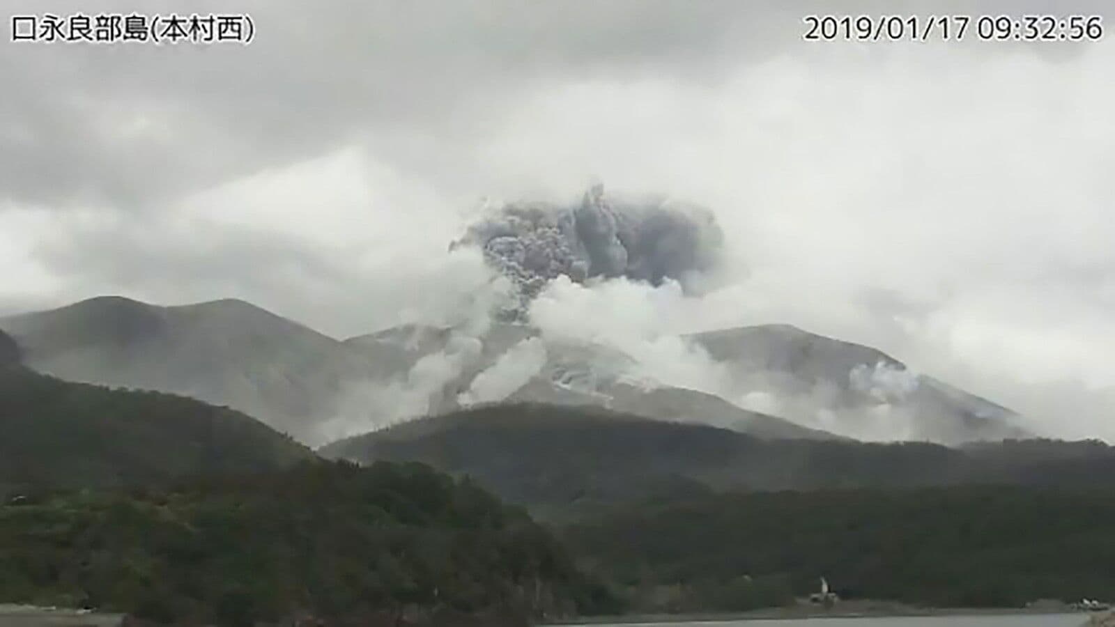 Vulcão entra em erupção no sul do Japão