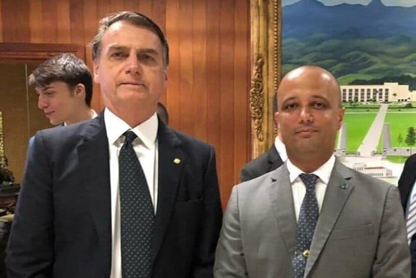 Bolsonaro indica Major Vitor Hugo como líder do governo na Câmara