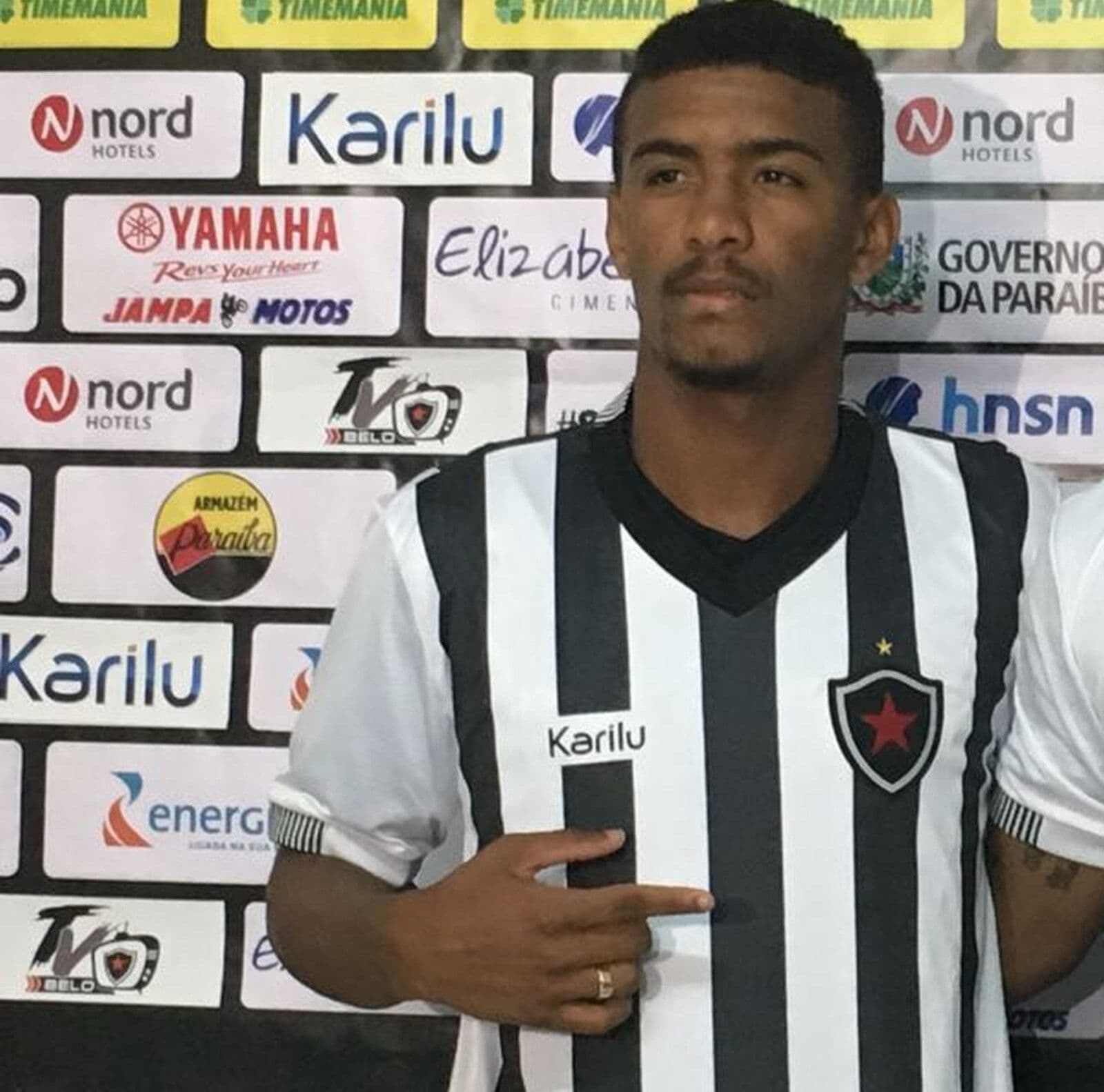 Jogador do Botafogo-PB é dispensado por chegar com sintomas de embriaguez no clube