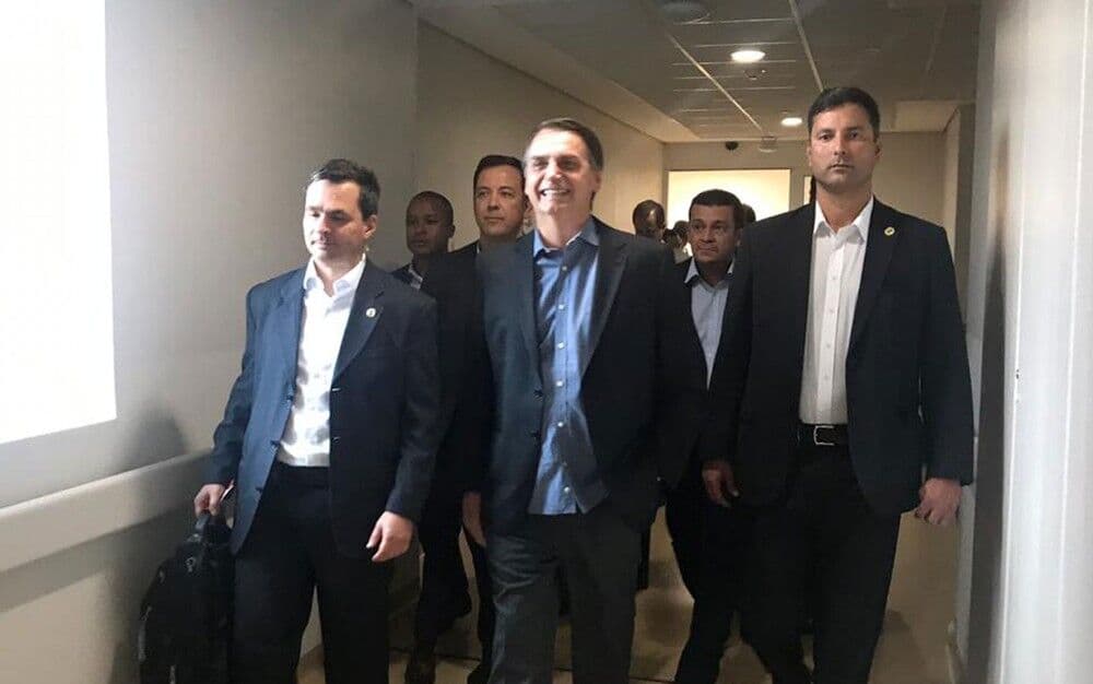Bolsonaro recebe alta e deixa Albert Einstein