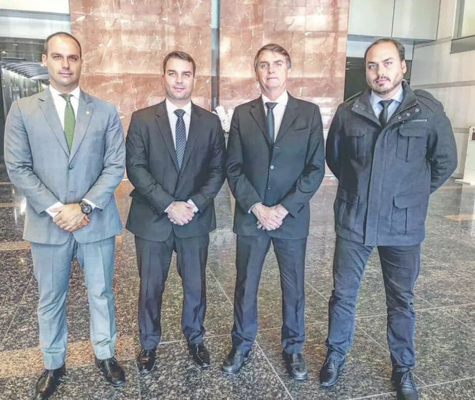 Clã Bolsonaro negocia deixar PSL e migrar para nova UDN