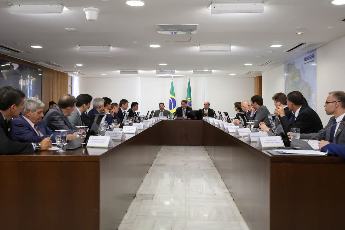Jair Bolsonaro assina Projeto de Lei Anticrime para ser enviado ao Congresso