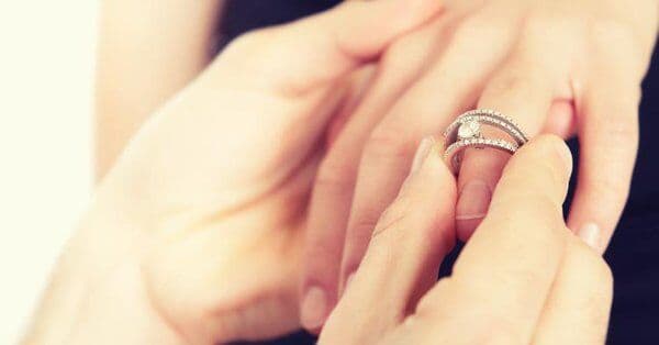 ​Senado aprova lei que proíbe casamento de menores de 16 anos