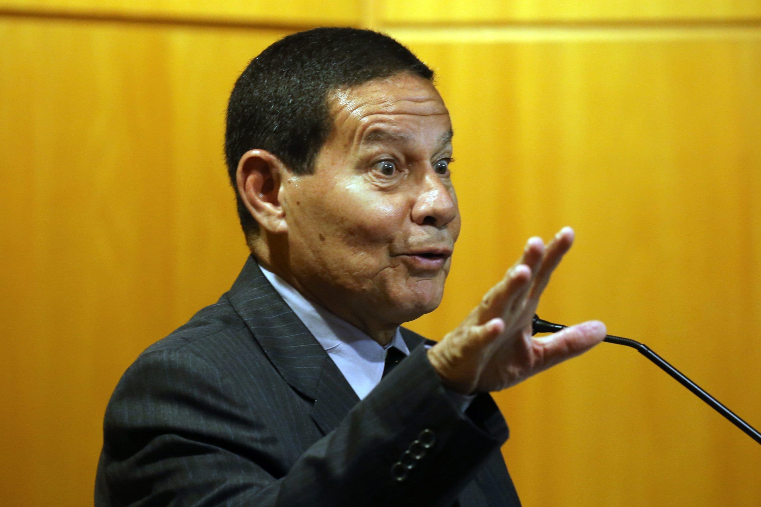 Mourão vai à Colômbia para discutir crise na Venezuela
