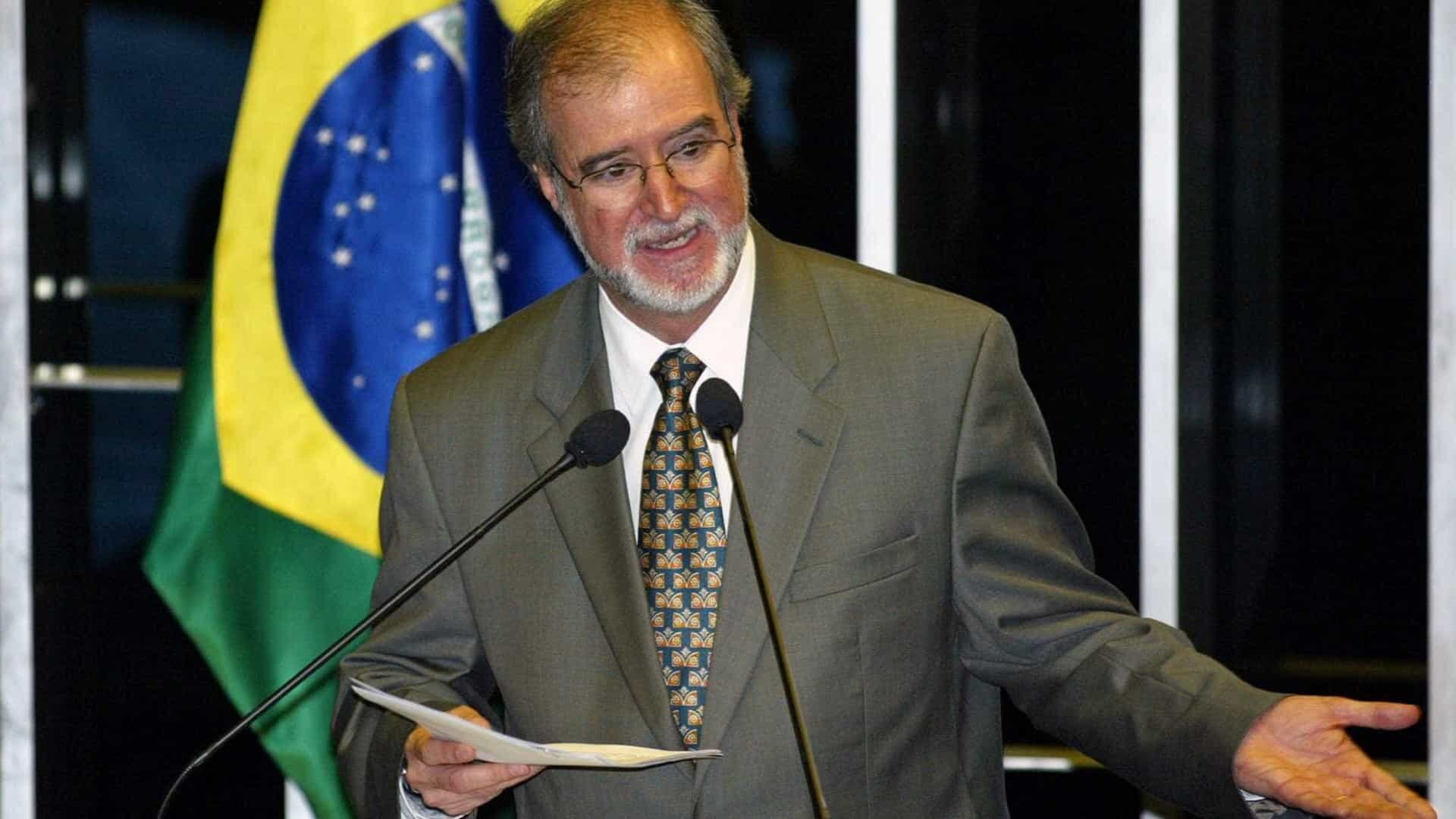 Condenado no mensalão tucano, Azeredo pede liberdade até julgamento