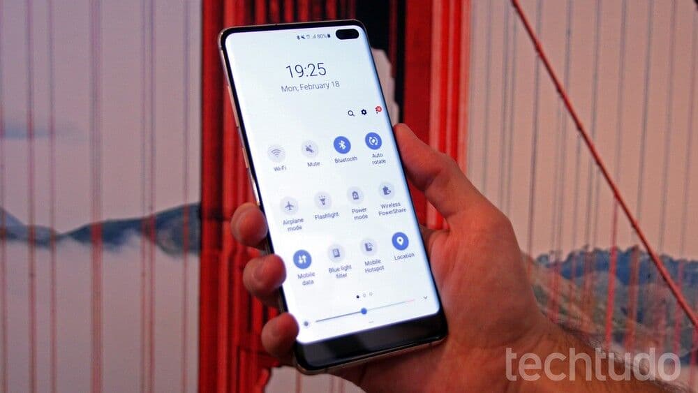 Samsung lança celular com memória 'infinita'