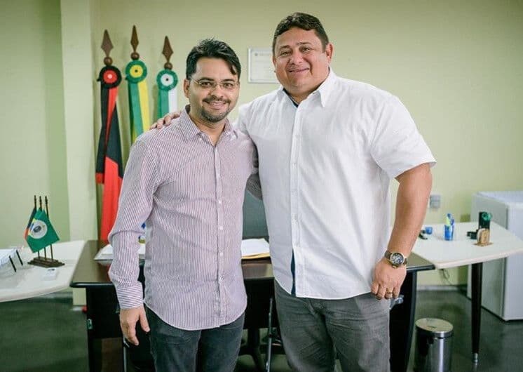 Na Prefeitura há dois meses, Berg Lima posta foto com Walber Virgolino e comemora parceria administrativa