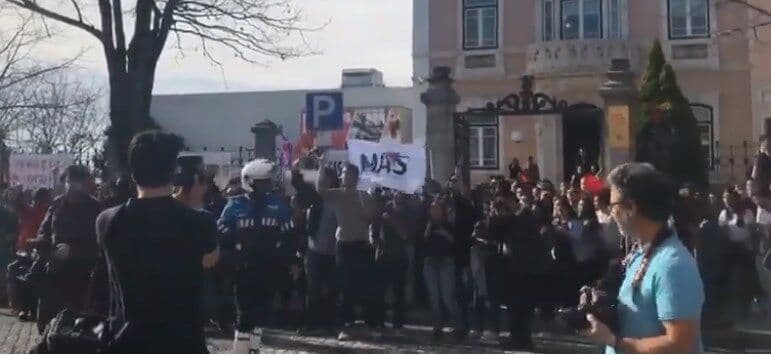 Jean Wyllys é alvo de protesto em evento na Universidade de Coimbra