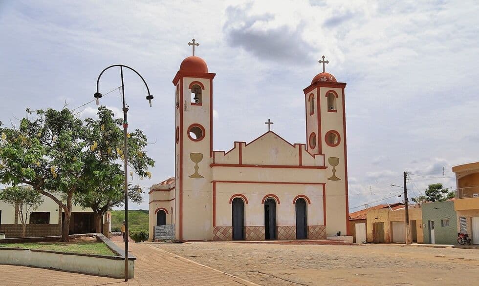 TCE intima prefeito de São José de Caiana para explicar possível superfaturamento em contrato com empresa de coleta de lixo