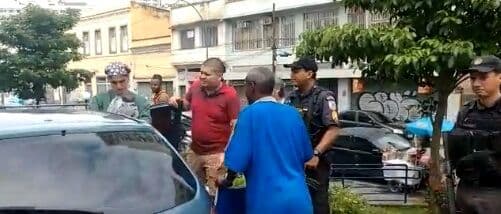 Em pleno Carnaval, mãe não consegue chegar a hospital e dá à luz no carro