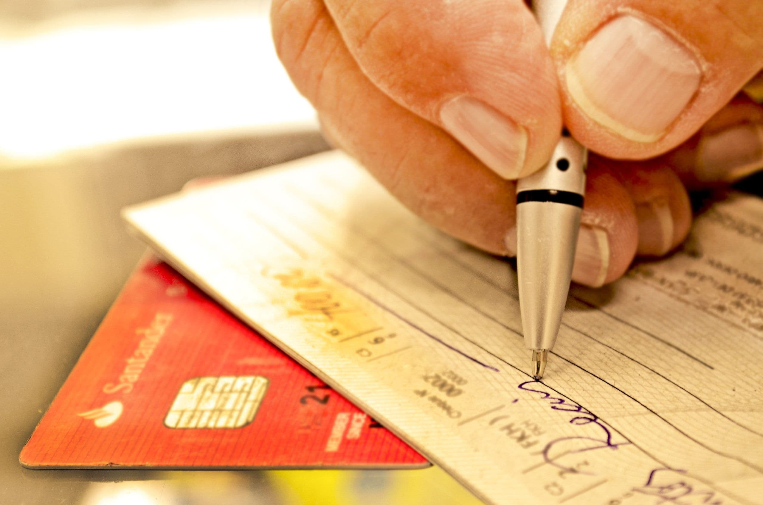 Juros do cheque especial atingem a maior taxa da série histórica do Banco Central