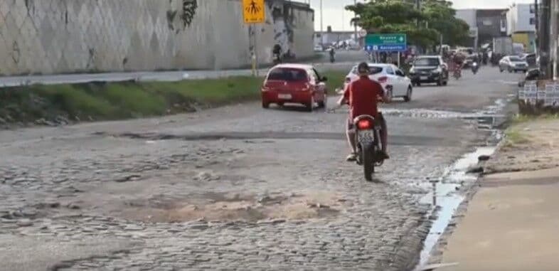 Internauta denuncia descaso na infraestrutura de Bayeux e 'puxa orelha' de políticos