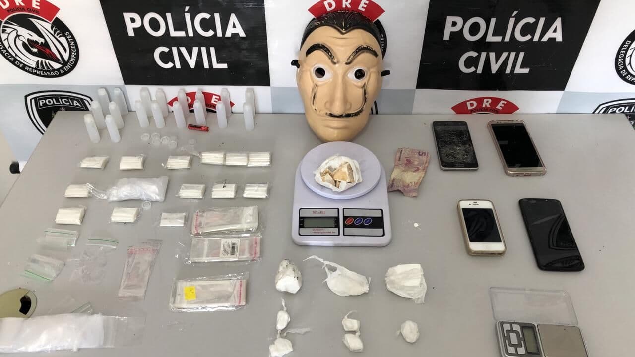 Polícia desarticula ponto de venda de drogas e prende cinco suspeitos em Campina Grande