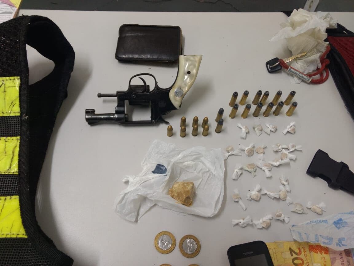 Em uma noite, polícia contabiliza apreensão de mais de uma arma a cada hora