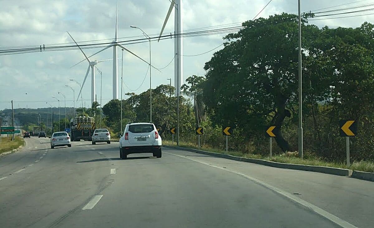 Homem morre ao ter motoneta atingida na BR-101 por carro conduzido por homem embriagado no Conde