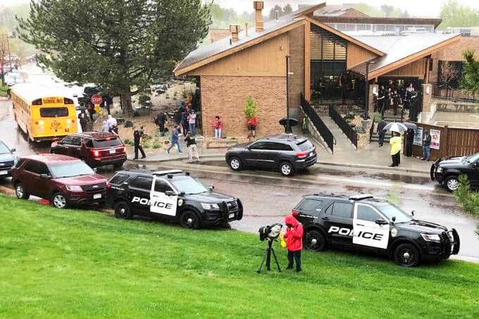 Atirador ataca escola do Colorado, nos EUA, e deixa oito feridos