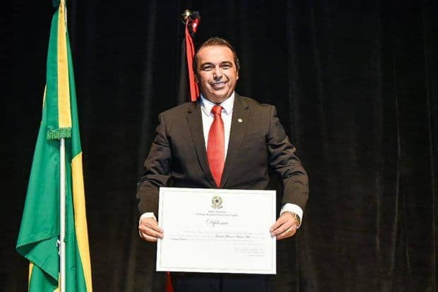 Genival Matias protocola licença e Anísio Maia deve assumir mandato nesta quarta
