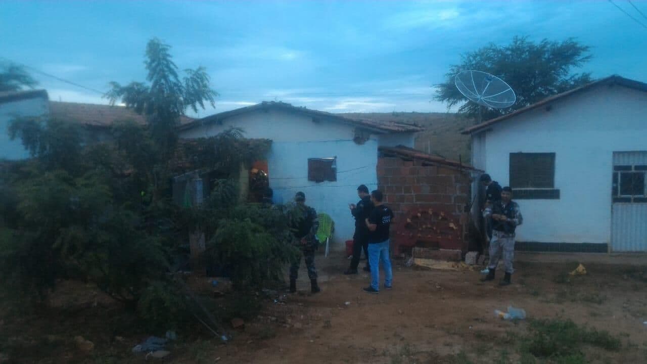 Polícia cumpre oito mandados de prisão contra acusados de tráfico de drogas no Agreste e Cariri