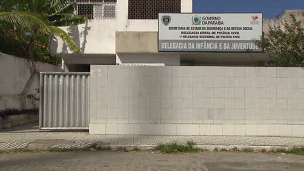 Adolescente é apreendida suspeita de tentar matar mãe a facadas em João Pessoa