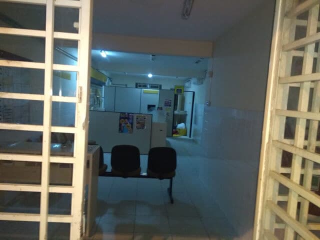 Grupo armado arromba agência dos Correios e explode cofre no Sertão do Estado