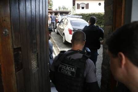 Polícia Civil encontra arma no quarto do filho da deputada Flordelis